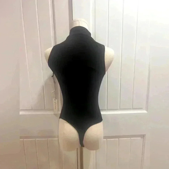 Good American Mock Neck Ribbed Bodysuit Size 1/2 NWT - Picture 2 of 2